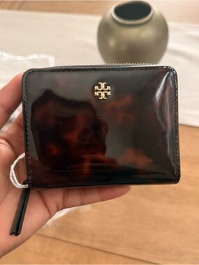 New tory burch EMERSON TORTOISE PATENT
MINI WALLET TORTOISE